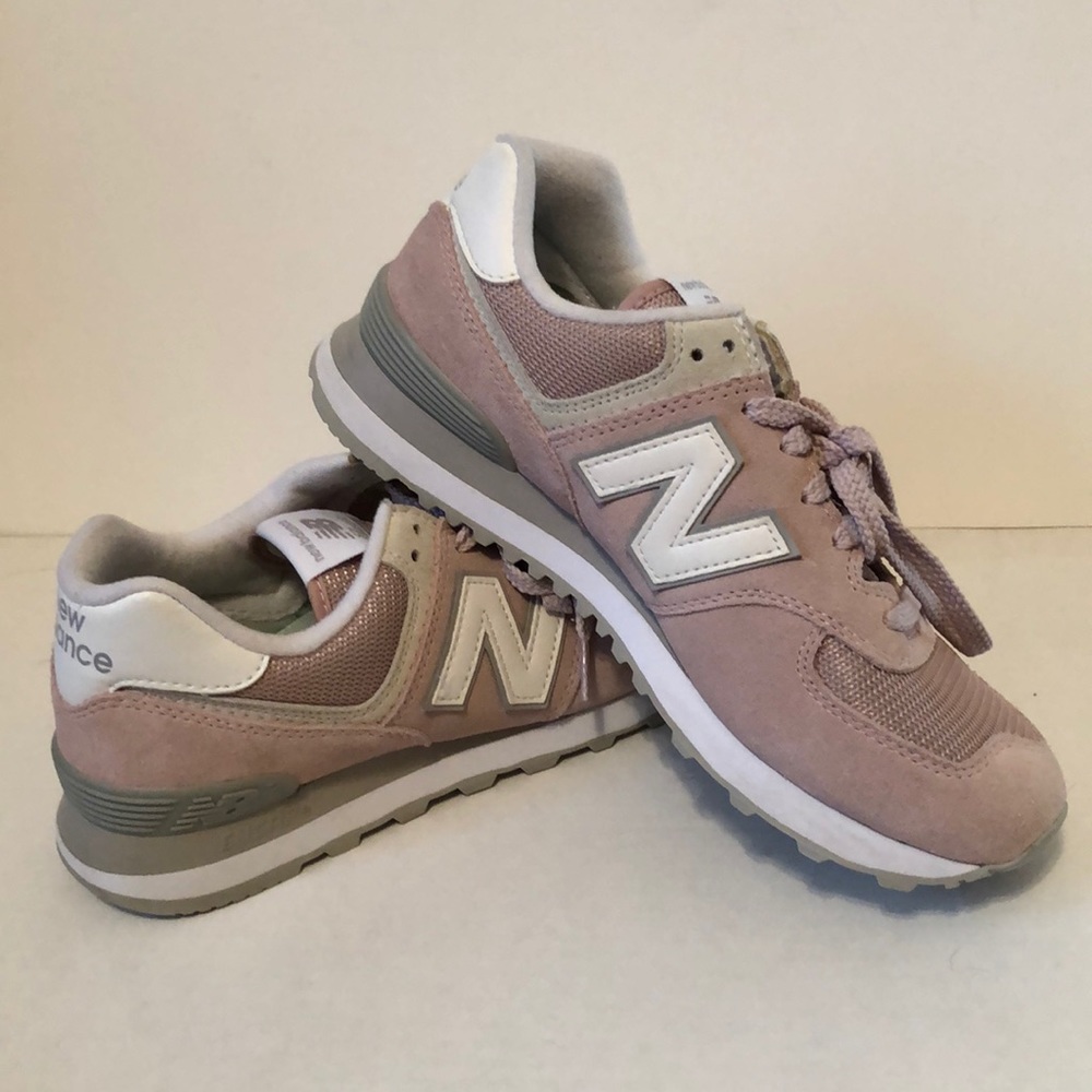 New Balance Women’s Classic 574 Suede - Size 9